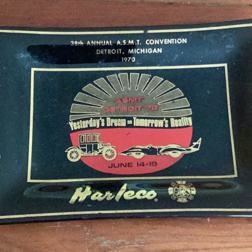 🚘  Vintage BLACK GLASS TRAY Detroit 1970 HARLECO CONVENTION BLACK COLLECTIBLE